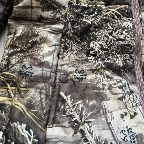 Realtree Camouflage Puffer Jacket with Pink Accents - Picture 6 of 6